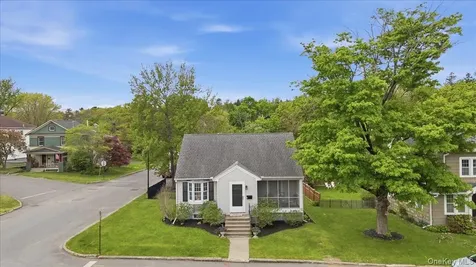 11 Greenport Parkway Hudson NY 12534