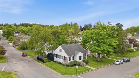 11 Greenport Parkway Hudson NY 12534