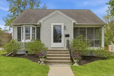 11 Greenport Parkway Hudson NY 12534
