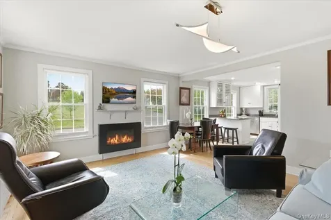 11 Greenport Parkway Hudson NY 12534
