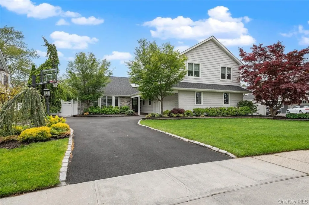 83 Joyce Lane Woodbury NY 11797