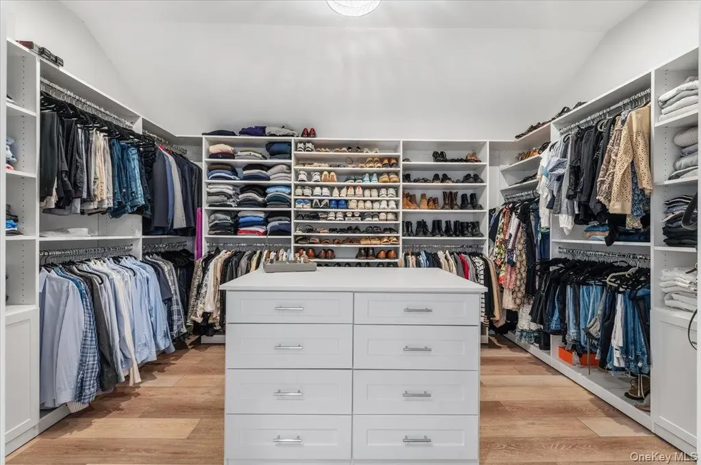 83 Joyce Lane Woodbury NY 11797
