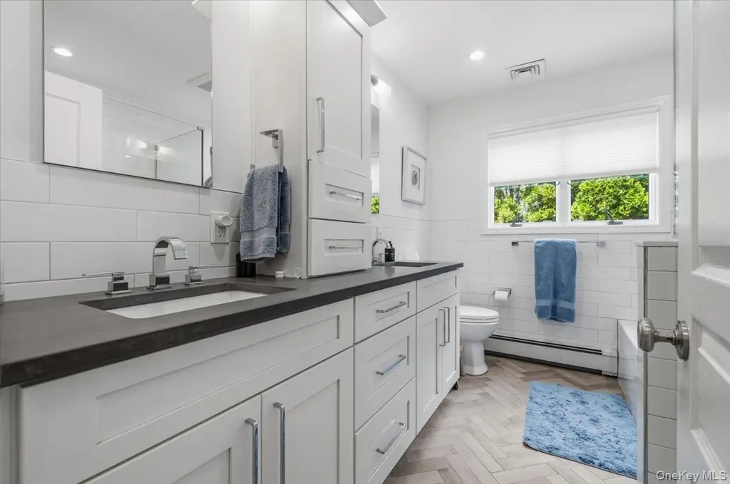 83 Joyce Lane Woodbury NY 11797