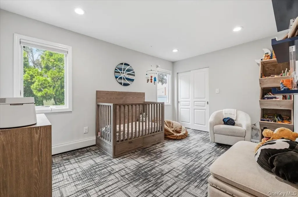 83 Joyce Lane Woodbury NY 11797