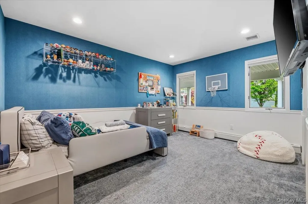 83 Joyce Lane Woodbury NY 11797