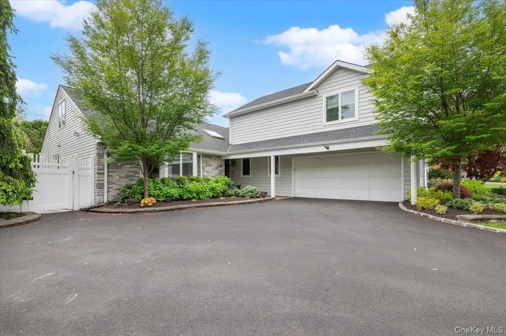 83 Joyce Lane Woodbury NY 11797