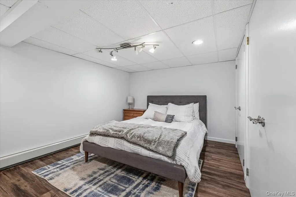 83 Joyce Lane Woodbury NY 11797