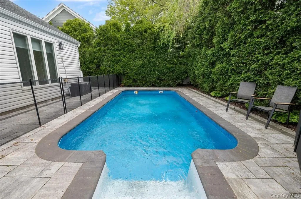 83 Joyce Lane Woodbury NY 11797