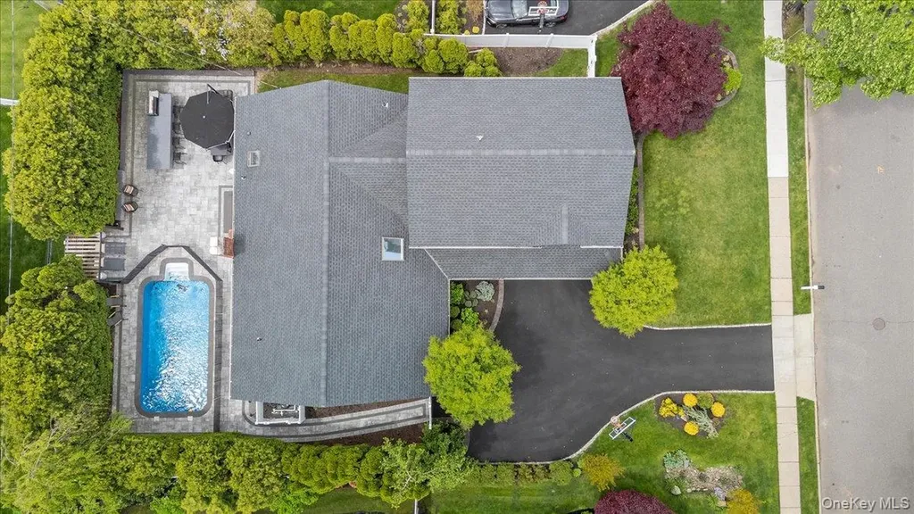 83 Joyce Lane Woodbury NY 11797