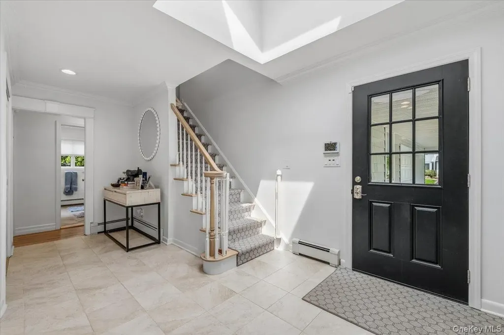 83 Joyce Lane Woodbury NY 11797