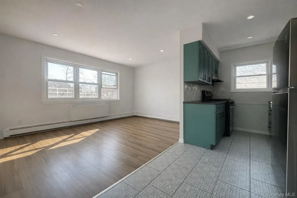 1726 Plainview Avenue Far Rockaway NY 11691