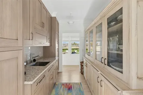 155 Duck Pond Lane Southampton NY 11968