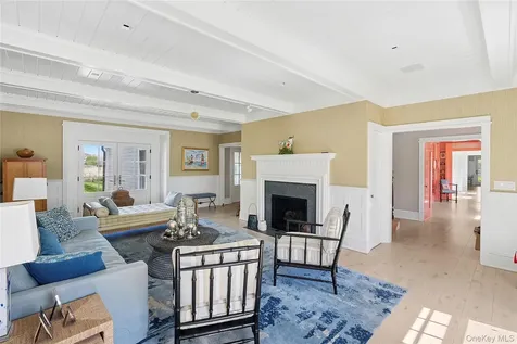 155 Duck Pond Lane Southampton NY 11968
