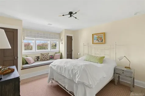 155 Duck Pond Lane Southampton NY 11968