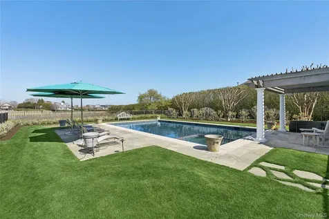 155 Duck Pond Lane Southampton NY 11968