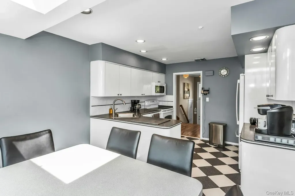 9 Avondale Road Plainview NY 11803