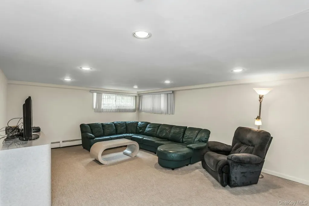 9 Avondale Road Plainview NY 11803