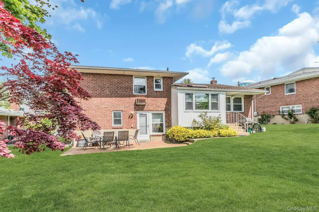 9 Avondale Road Plainview NY 11803