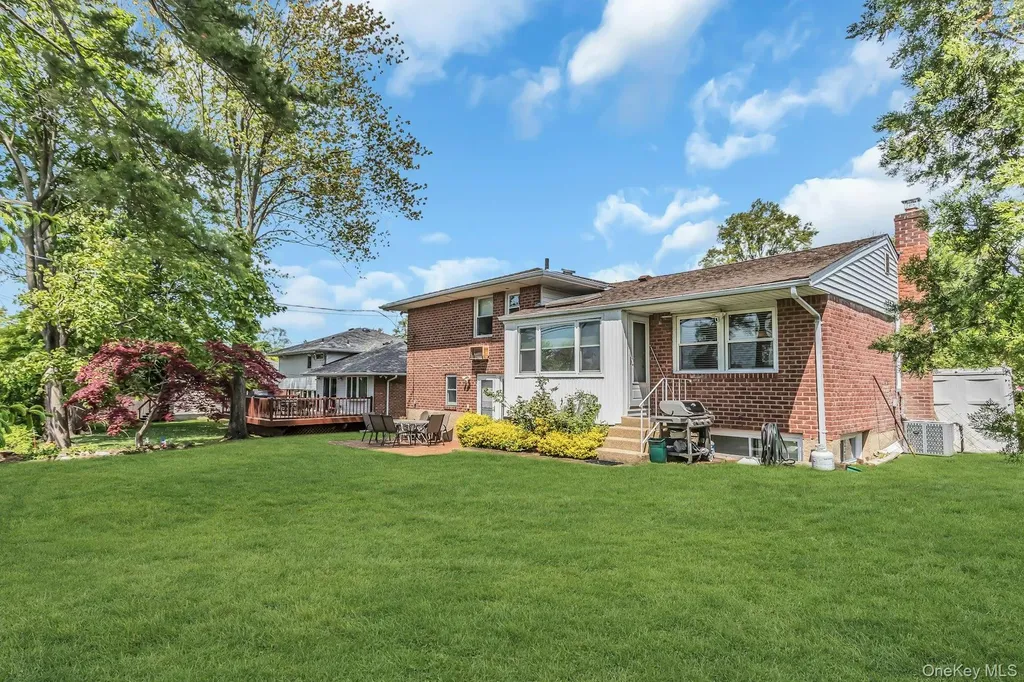 9 Avondale Road Plainview NY 11803