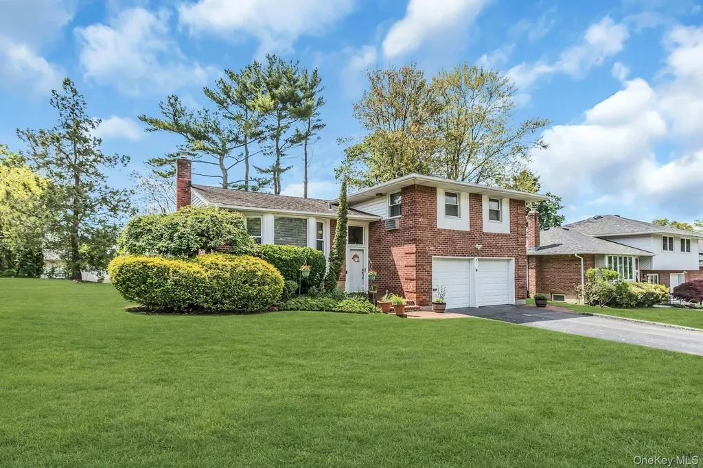 9 Avondale Road Plainview NY 11803