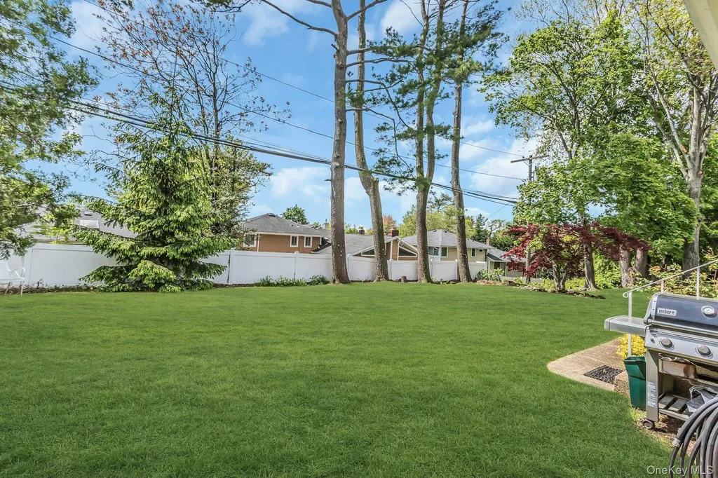 9 Avondale Road Plainview NY 11803