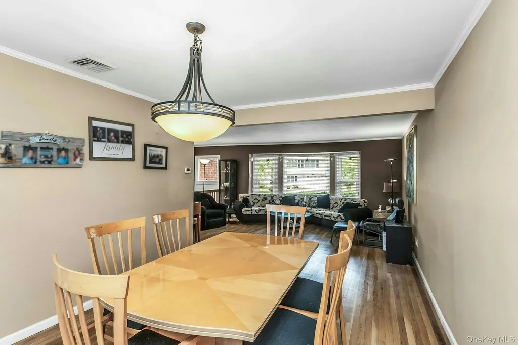9 Avondale Road Plainview NY 11803