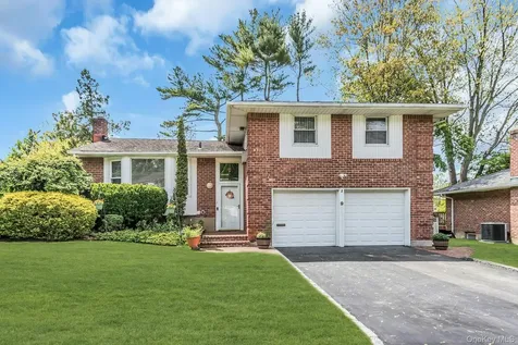 9 Avondale Road Plainview NY 11803
