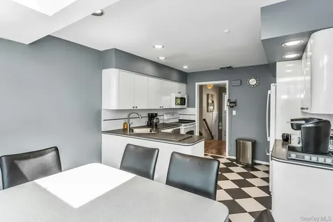 9 Avondale Road Plainview NY 11803