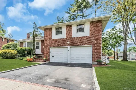 9 Avondale Road Plainview NY 11803