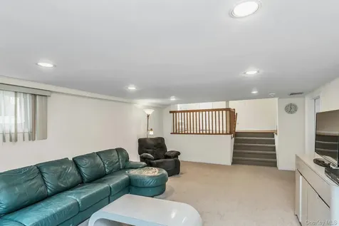 9 Avondale Road Plainview NY 11803
