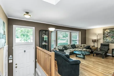 9 Avondale Road Plainview NY 11803