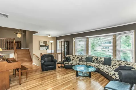 9 Avondale Road Plainview NY 11803