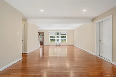 6 Arizona Avenue Syosset NY 11791