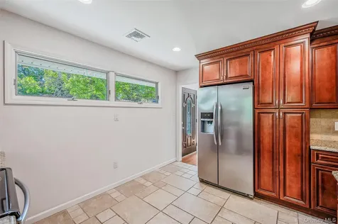 6 Arizona Avenue Syosset NY 11791