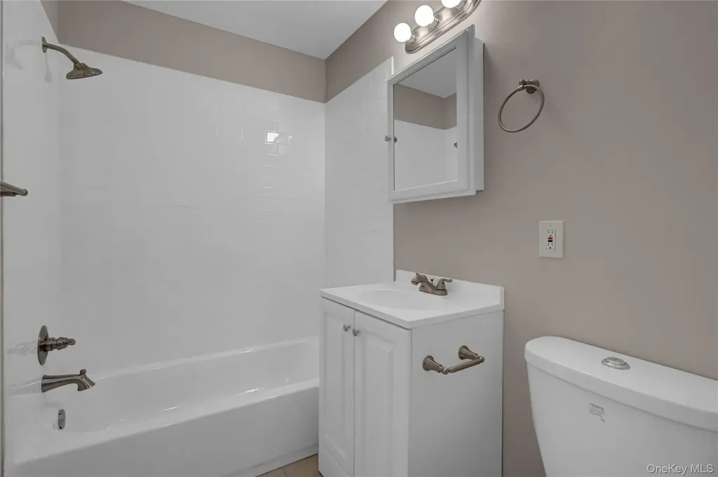 46 Rockledge Drive Shirley NY 11967