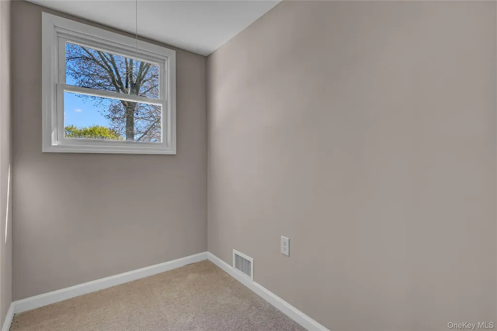 46 Rockledge Drive Shirley NY 11967