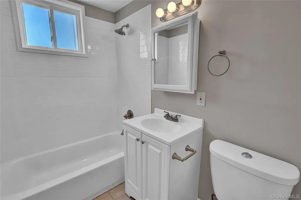 46 Rockledge Drive Shirley NY 11967