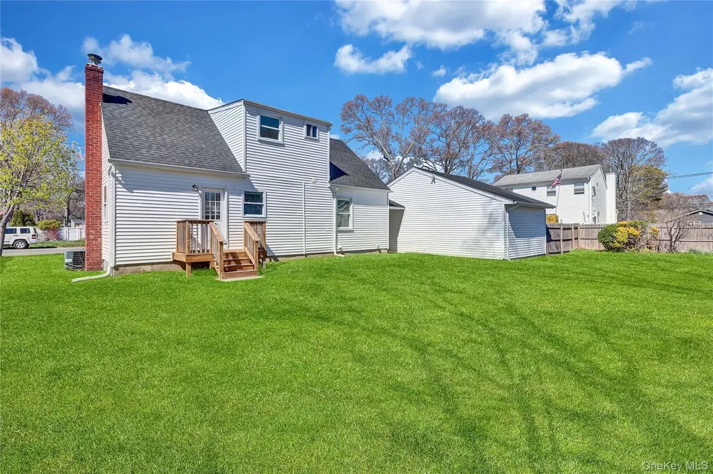 46 Rockledge Drive Shirley NY 11967