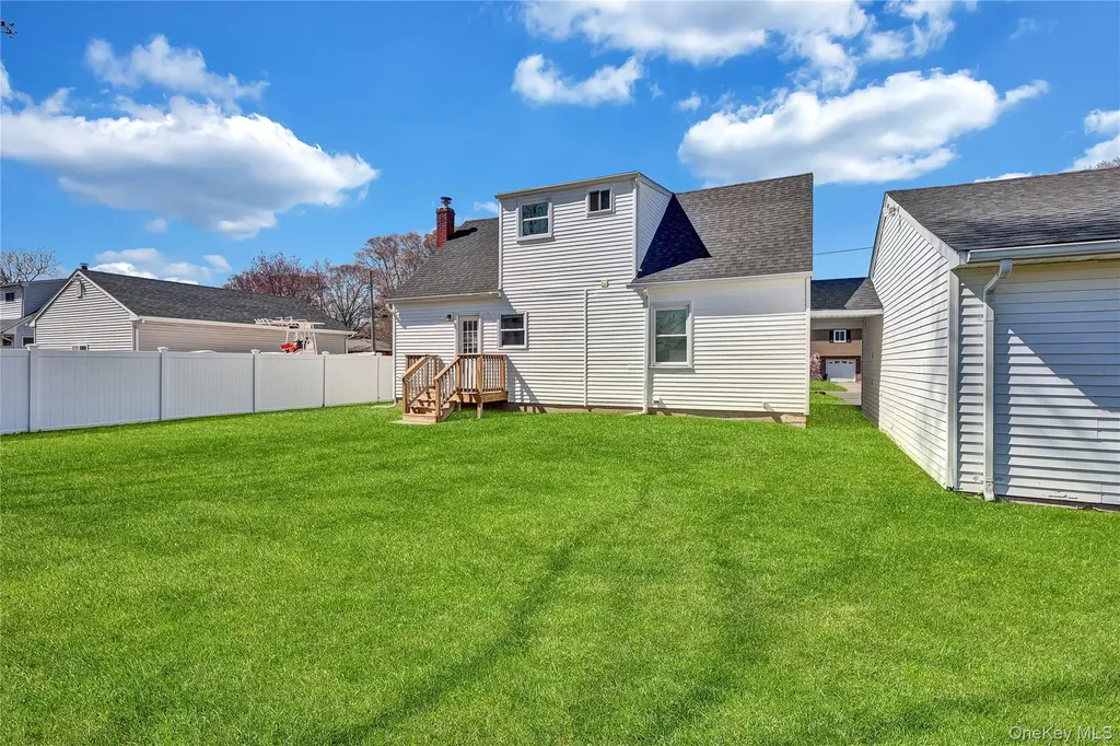 46 Rockledge Drive Shirley NY 11967