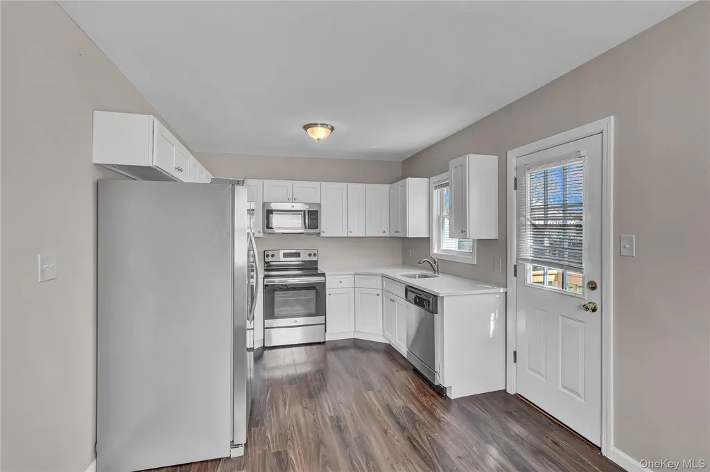 46 Rockledge Drive Shirley NY 11967