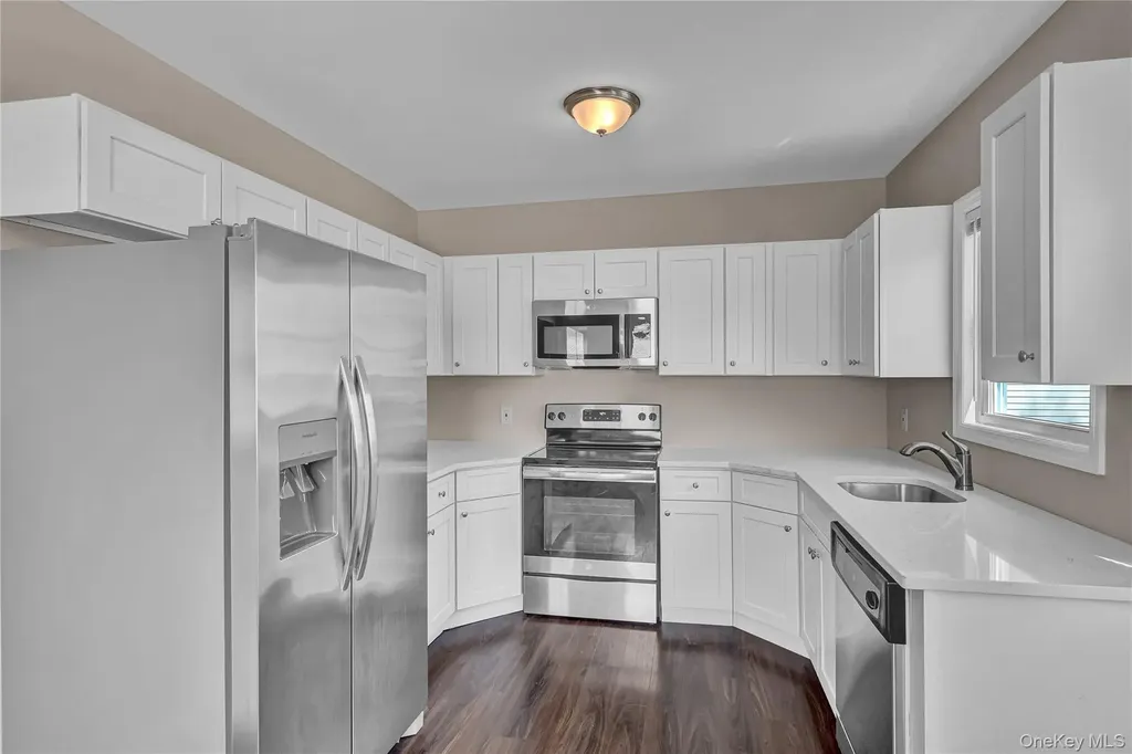 46 Rockledge Drive Shirley NY 11967