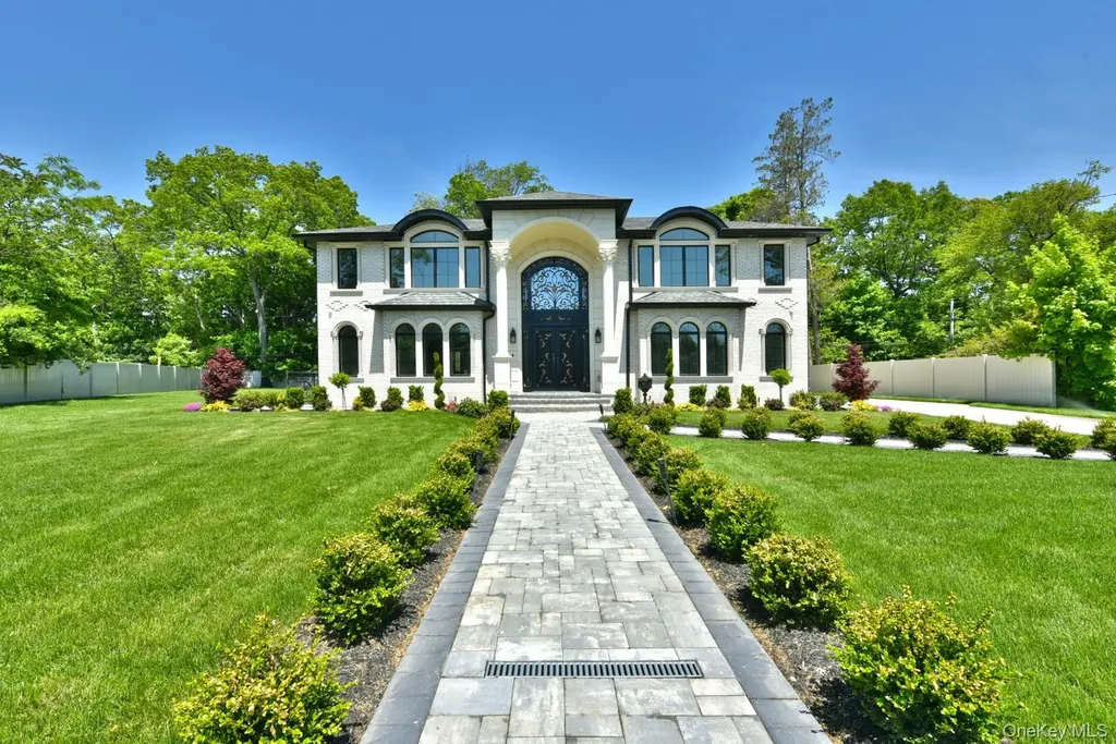 33 Parkway Drive Roslyn Heights NY 11577