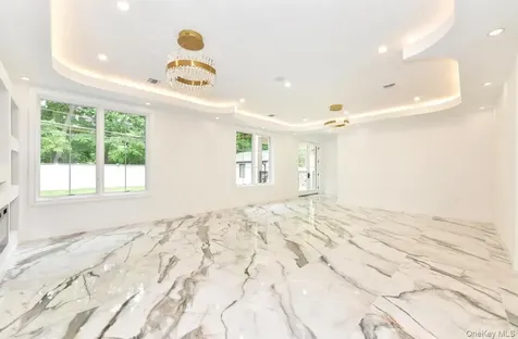 33 Parkway Drive Roslyn Heights NY 11577