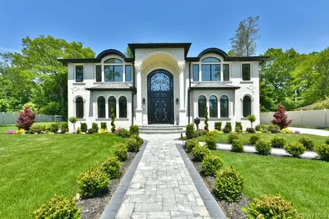 33 Parkway Drive Roslyn Heights NY 11577