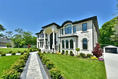 33 Parkway Drive Roslyn Heights NY 11577