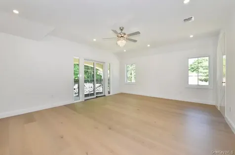 33 Parkway Drive Roslyn Heights NY 11577