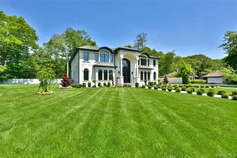 33 Parkway Drive Roslyn Heights NY 11577