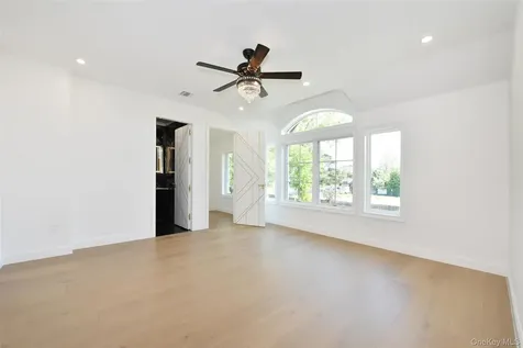 33 Parkway Drive Roslyn Heights NY 11577