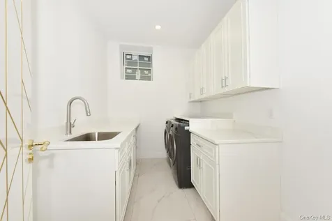 33 Parkway Drive Roslyn Heights NY 11577