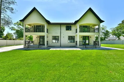 33 Parkway Drive Roslyn Heights NY 11577